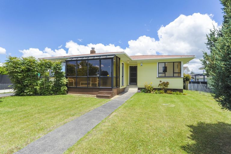 Photo of property in 24 Montmere Avenue, Te Atatu Peninsula, Auckland, 0610