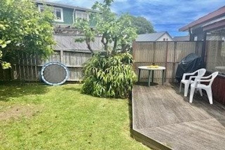 Photo of property in 1/20 Reid Road, New Lynn, Auckland, 0600