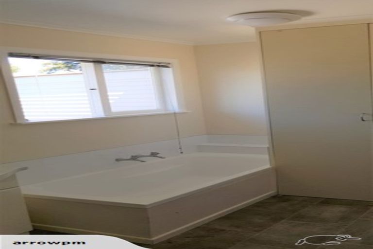 Photo of property in 18 Tonkin Drive, Sunnynook, Auckland, 0620