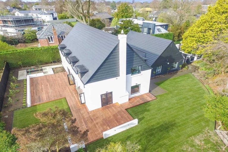 Photo of property in 142 Fendalton Road, Fendalton, Christchurch, 8052