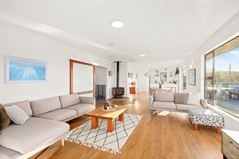 Photo of property in 18 Harbour View Road, Leigh, 0985