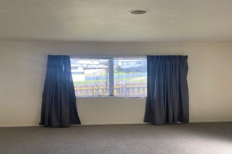 Photo of property in 3a Louise Place, West Harbour, Auckland, 0618