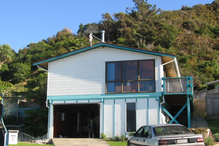 Photo of property in 7 Bogle Grove, Stokes Valley, Lower Hutt, 5019