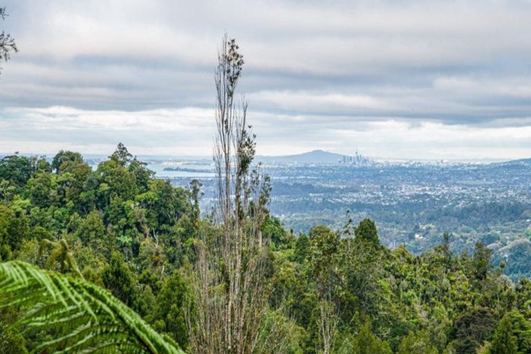 Photo of property in 408a Scenic Drive, Waiatarua, Auckland, 0612