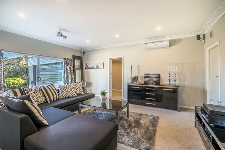 Photo of property in 5 Sea Vista Avenue, Beach Haven, Auckland, 0626