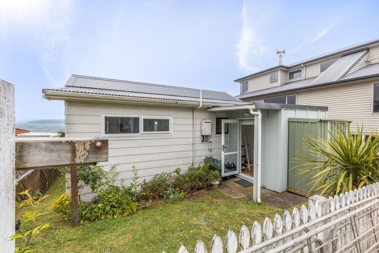 Photo of property in 6a Beach Road, Titahi Bay, Porirua, 5022