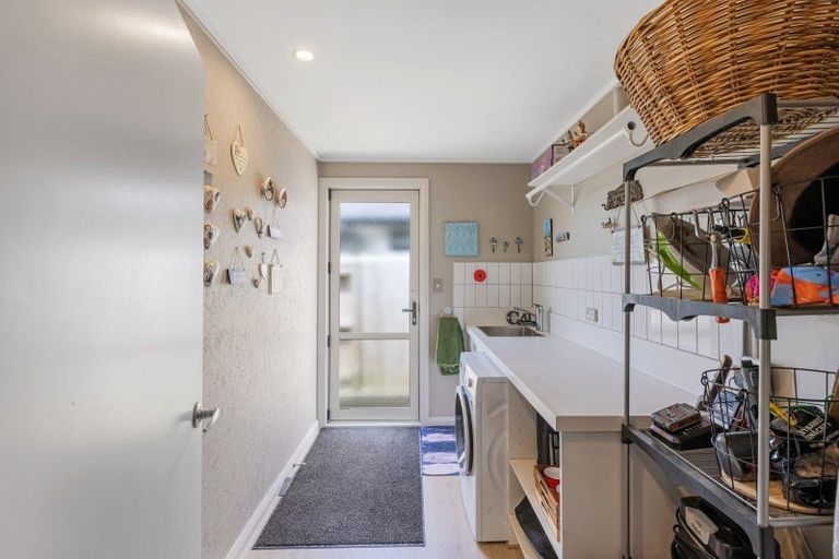 Photo of property in 11 Monaco Grove, Fitzherbert, Palmerston North, 4410