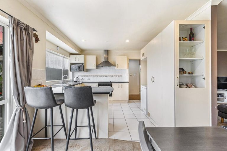 Photo of property in 29 Killygordon Place, Massey, Auckland, 0614