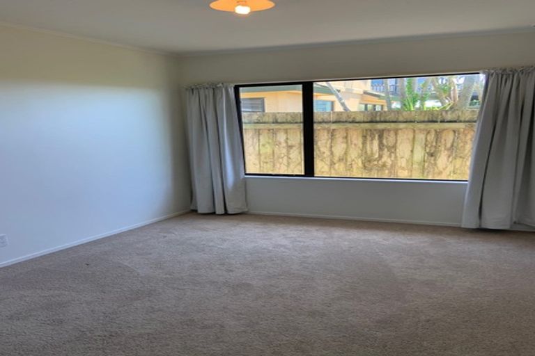 Photo of property in 6 Ashton Fitchett Drive, Brooklyn, Wellington, 6021