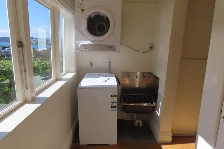 Photo of property in 71 Sutherland Road, Melrose, Wellington, 6023