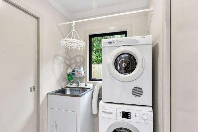 Photo of property in 15 Brindle Way, Newlands, Wellington, 6037