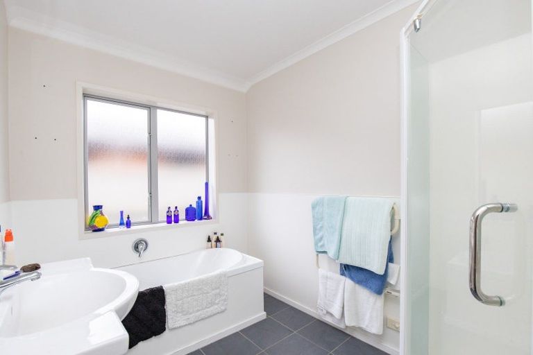 Photo of property in 10 Harris Place, Ngatea, 3503