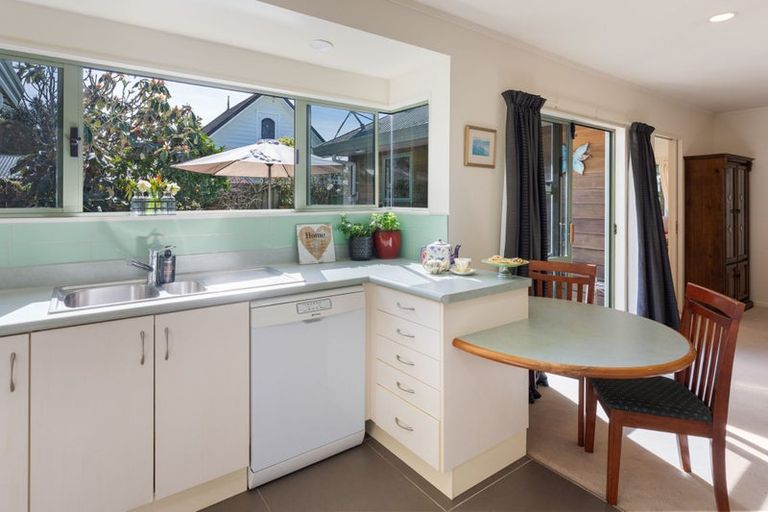 Photo of property in 243 Te Moana Road, Waikanae, 5036