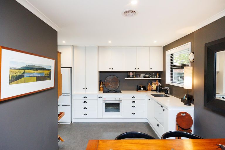 Photo of property in 8 Earl Place, Hokowhitu, Palmerston North, 4410