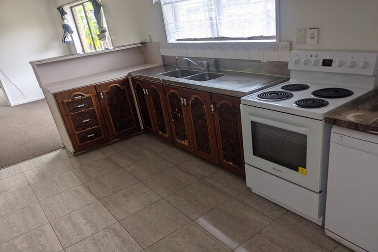 Photo of property in 2 Ti Nana Crescent, Henderson, Auckland, 0610