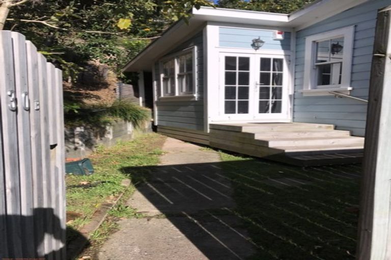 Photo of property in 30b Sutherland Crescent, Melrose, Wellington, 6023