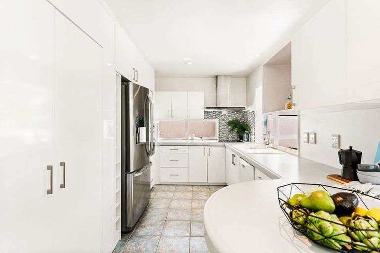 Photo of property in 21 Renoir Street, West Harbour, Auckland, 0618