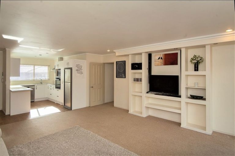 Photo of property in 28 Carlas Way, Ranui, Auckland, 0612