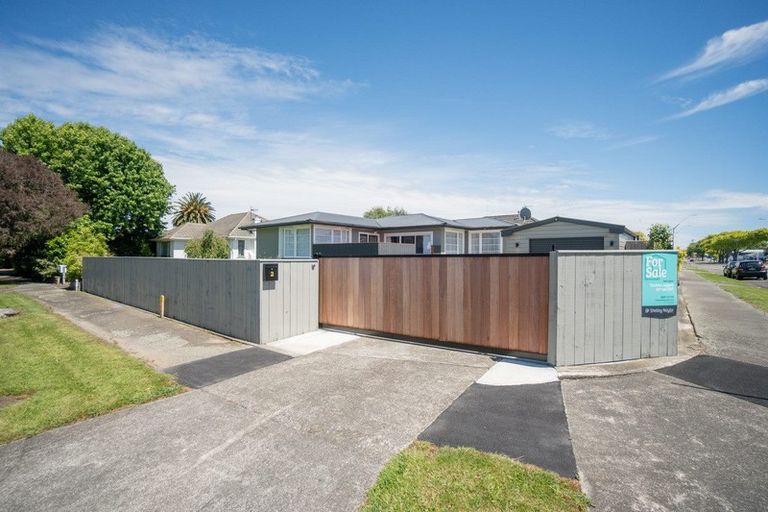 Photo of property in 2 Chester Crescent, West End, Palmerston North, 4410