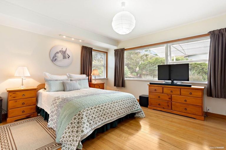 Photo of property in 549 East Coast Road, Browns Bay, Auckland, 0630