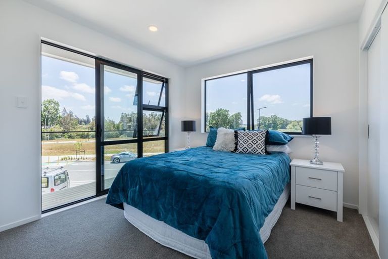 Photo of property in 72 Craigs Way, Hobsonville, Auckland, 0616