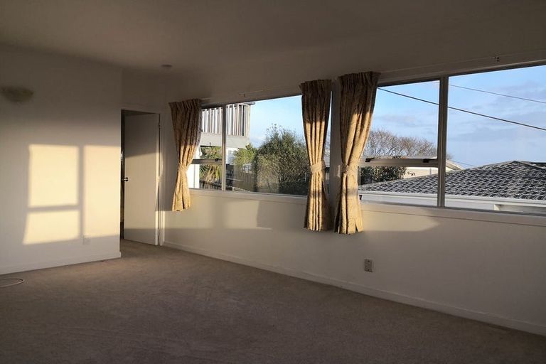 Photo of property in 1/527 Beach Road, Murrays Bay, Auckland, 0630