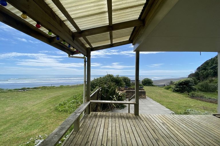 Photo of property in 4 Beach Road, Mokau, 4376