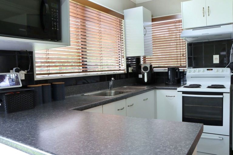 Photo of property in 48 Newton Place, Westbrook, Palmerston North, 4412