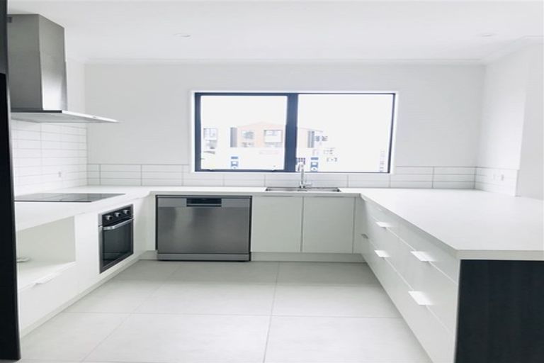 Photo of property in 35 Nugget Avenue, Hobsonville, Auckland, 0616