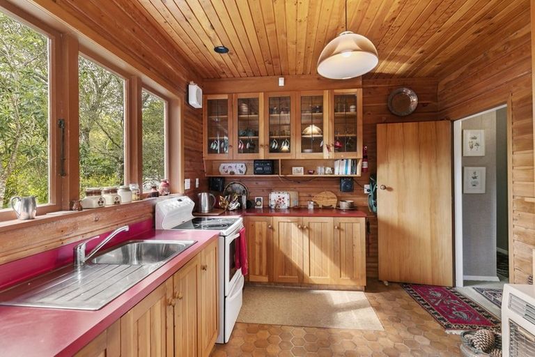 Photo of property in 530 Stokes Valley Road, Stokes Valley, Lower Hutt, 5019