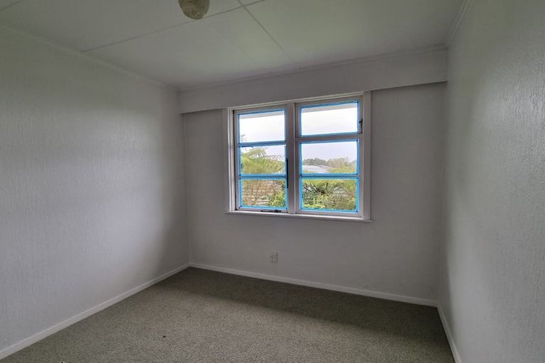Photo of property in 57 Salford Street, Newlands, Wellington, 6037