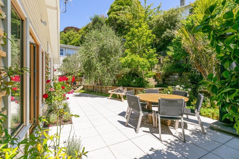 Photo of property in 60 Glen Road, Kelburn, Wellington, 6012