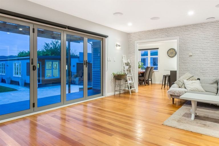 Photo of property in 23 Paekakariki Hill Road, Pauatahanui, Porirua, 5381