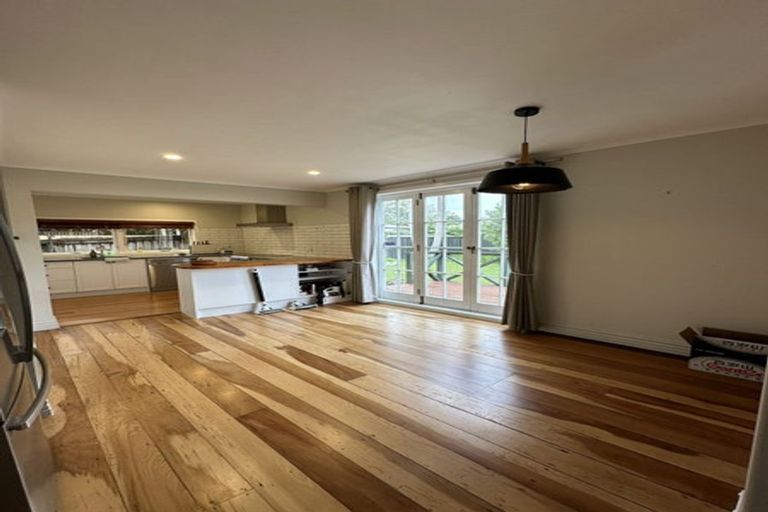 Photo of property in 500 Swanson Road, Ranui, Auckland, 0612