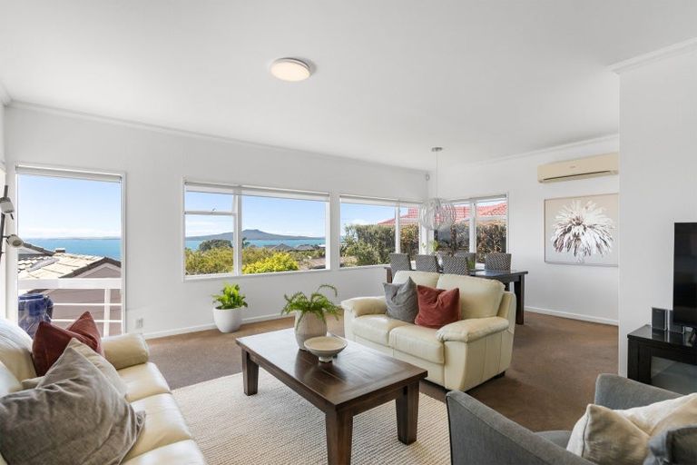 Photo of property in 1/1 Eastcliffe Road, Castor Bay, Auckland, 0620