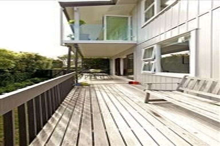 Photo of property in 3/29 Pupuke Road, Takapuna, Auckland, 0622