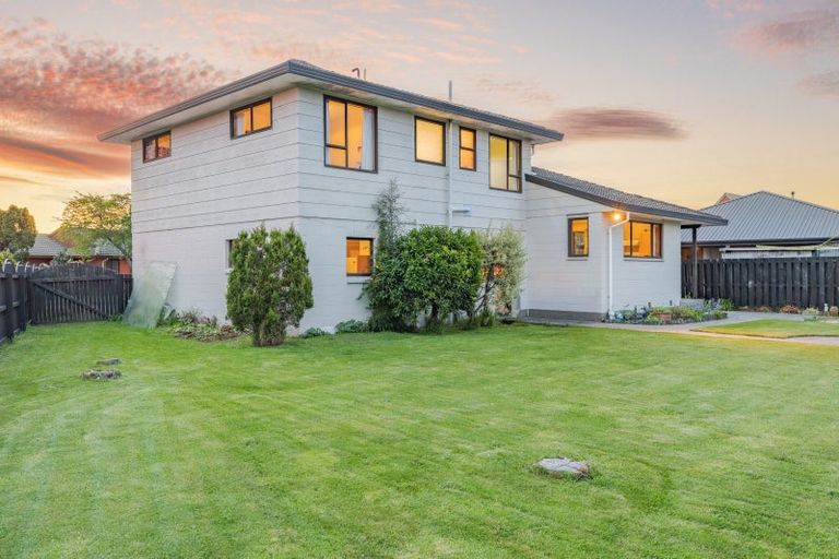 Photo of property in 8 Langham Place, Redwood, Christchurch, 8051