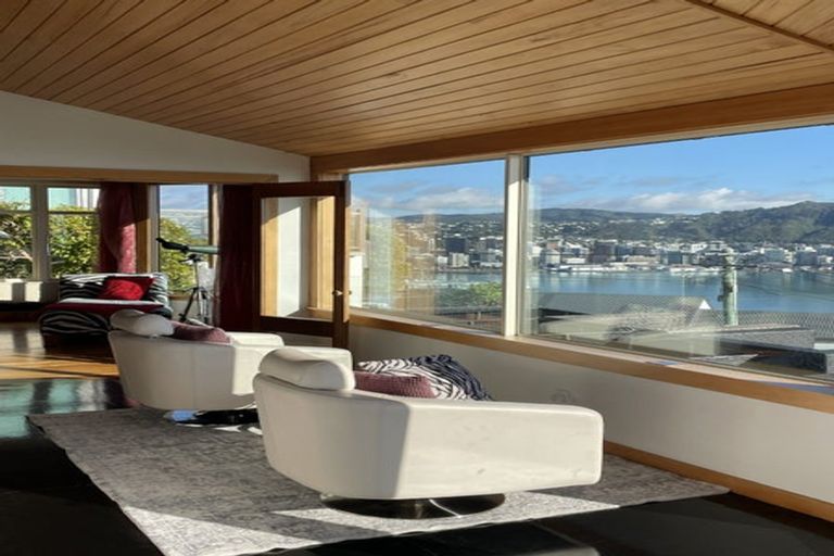 Photo of property in 17 Palliser Road, Roseneath, Wellington, 6011