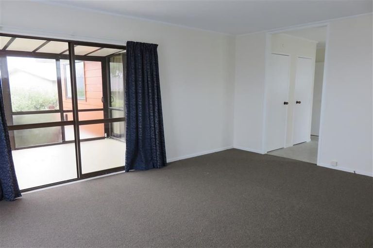 Photo of property in 4 Sarajevo Place, Massey, Auckland, 0614