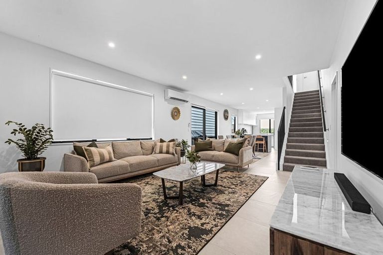 Photo of property in 33 Kabardin Street, Karaka, Papakura, 2113