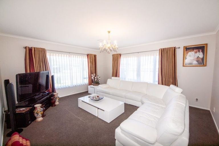 Photo of property in 8 Montego Place, Grenada Village, Wellington, 6037