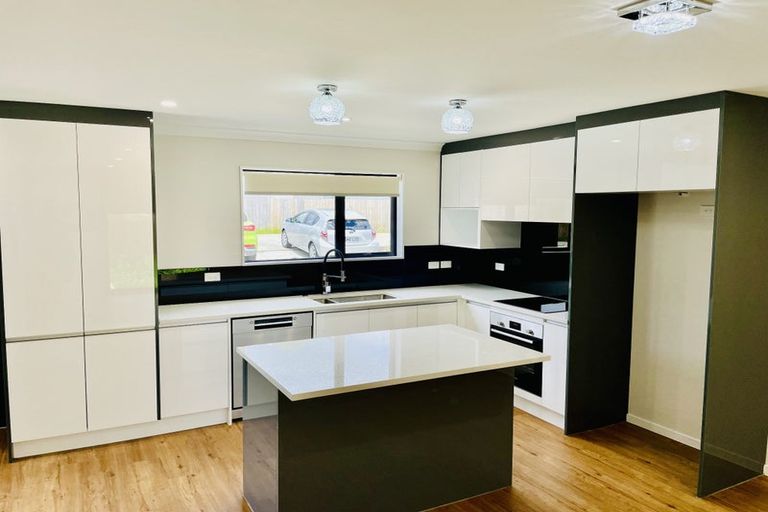 Photo of property in 36d Seymour Road, Sunnyvale, Auckland, 0612