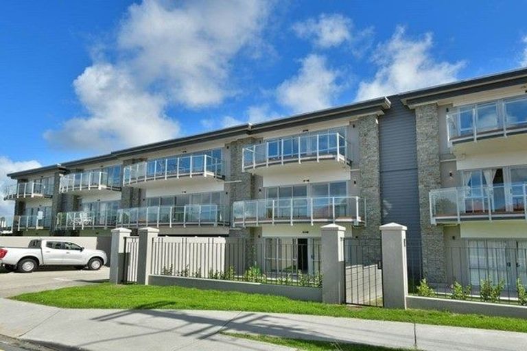 Photo of property in 204/252 Centreway Road, Orewa, 0931
