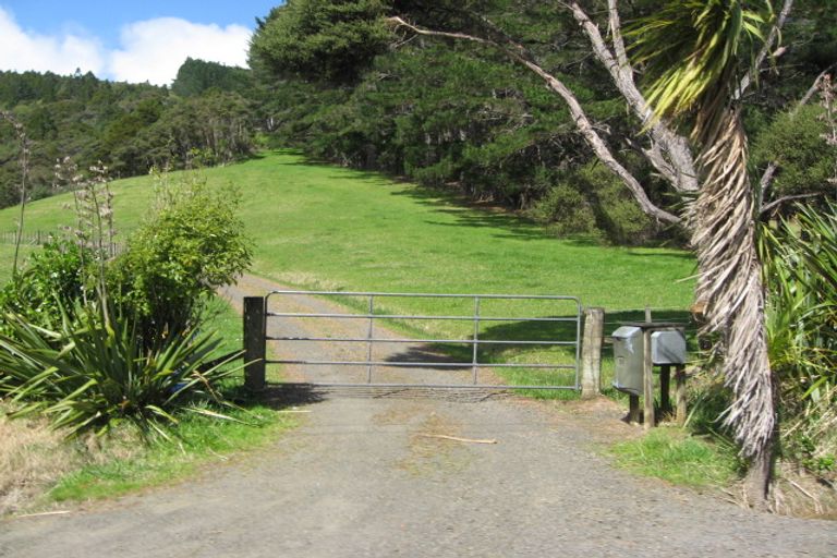 Photo of property in 120 Bethells Road, Waitakere, Henderson, 0781