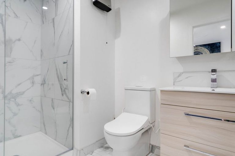 Photo of property in 3/2 Jadewynn Drive, Massey, Auckland, 0614