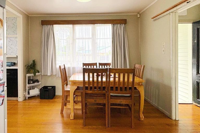 Photo of property in 12a Waiari Road, Conifer Grove, Takanini, 2112
