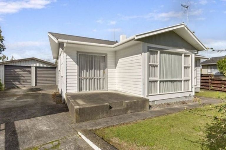 Photo of property in 12 Pinedale Parade, Milson, Palmerston North, 4414