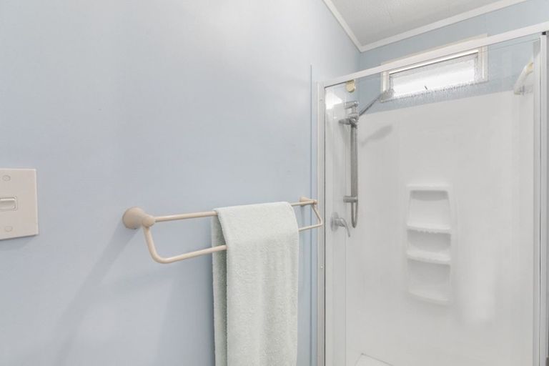 Photo of property in 2/119 Beach Haven Road, Beach Haven, Auckland, 0626