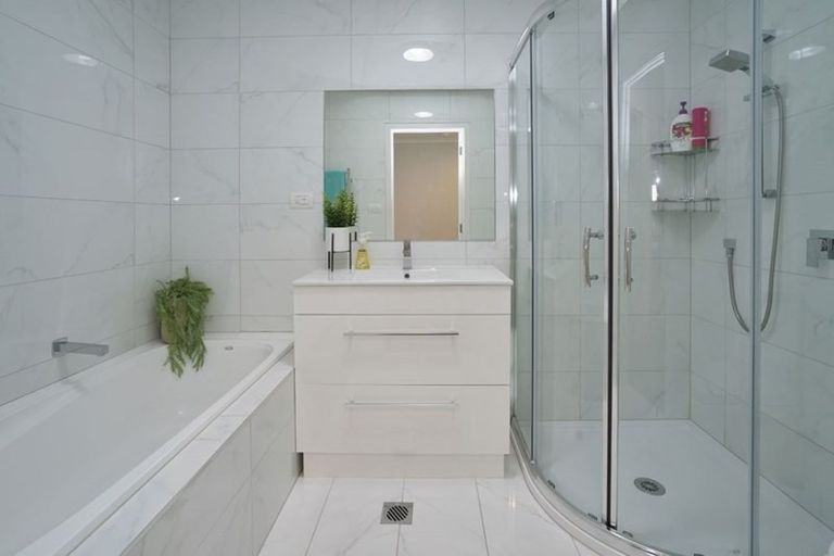 Photo of property in 2/13 Crosher Place, Silverdale, Hamilton, 3216