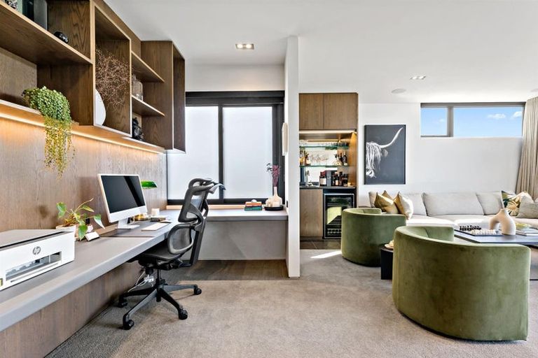 Photo of property in 41 Craig Road, Milford, Auckland, 0620